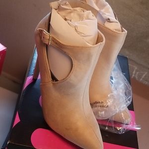 Womens shoes